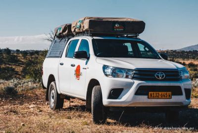Bestens gerüstet für eine selbstfahrer Tour durch Afrika mit dem Toyota Hilux von Africar