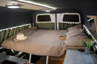 Ein Blick auf das obere Bett im Apollo Endeavour Camper in Australien