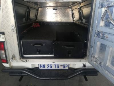 Kofferraum des SE 4WD Toyota Single Cab 2 Bett, Britz Afrika 