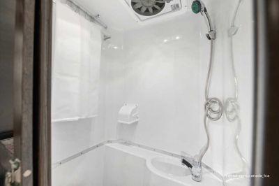 Dusche im TCA-Wohnmobils von Canadream Canada 