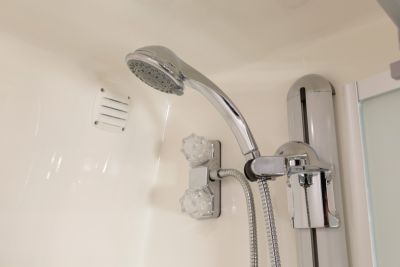 Integrierte Dusche des 2 Bett Camper ST von Cheapa Campa Australien