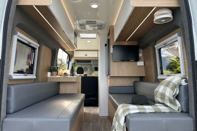 Der Innenbereich im Hitop Camper von Cruisin Motorhomes in Australien