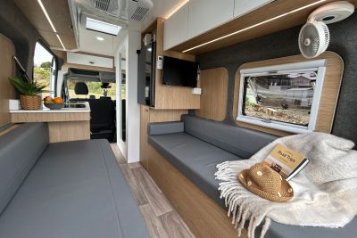 Der Innenbereich im Rover Camper von Cruisin Motorohomes in Australien