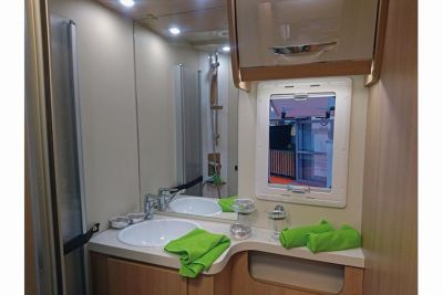 Das praktische integrierte Badezimmer des Classic Traveller K1 von DRM