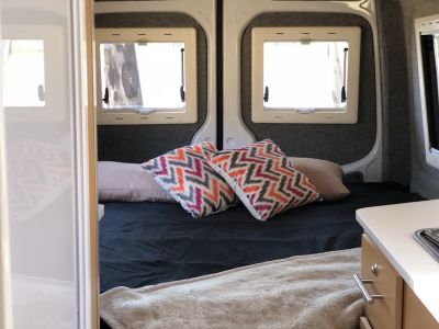Schlafbereich des M2B Campers von Maui Afrika, BestCamper