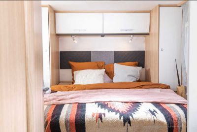 traumhaft schlafen im unteren Doppelbett im Comfort Luxury von McRent Deutschland