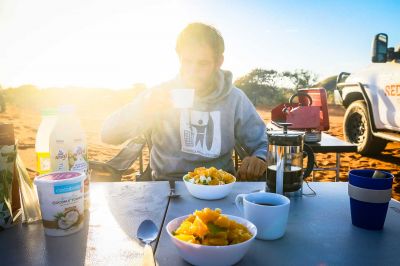 Red Sands Allrad Camper Australien für 2 Personen Frühstück