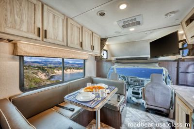 Essbereich im Roadbear USA Class M (C) 23-25ft, Saison 25/26