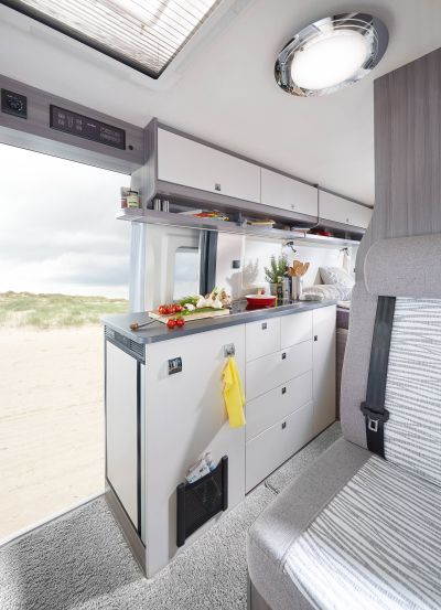 Küchenzeile im VAN 4x4 von TouringCars Island
