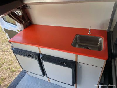 Travellers Autobarn USA HI5 Camper Kühlschränke und Waschbecken