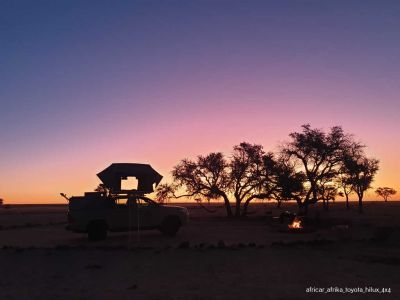 Romantische Sonnenuntergänge erleben mit dem Toyota Hilux von Africar