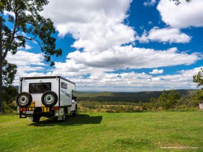 Apollo Australien Adventure Camper 4 WD Heckansicht