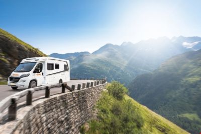 Unterwegs in den Bergen mit dem Traveller Plus von Apollo Camper Deutschland
