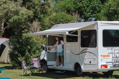 Praktische Markise bei dem Euro Quest Camper von Apollo in Neuseeland