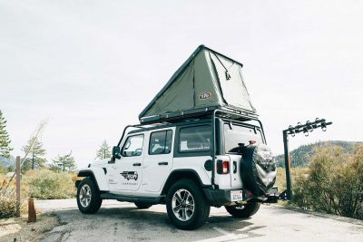 Automatisches Dachzelt des bestCAMPER Jeep Campers 4x4 von Escape USA