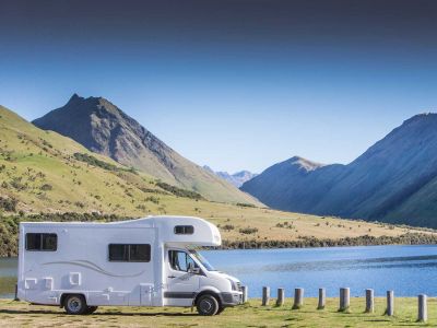 Camper Big Six von Mighty Neuseeland See Landschaft Panorama
