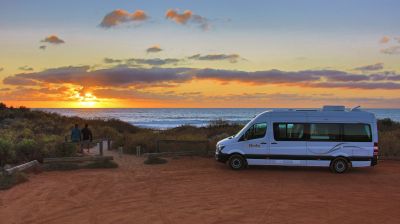 Sonnenuntergang geniessen mit dem Campervan Venturer von Britz Australien