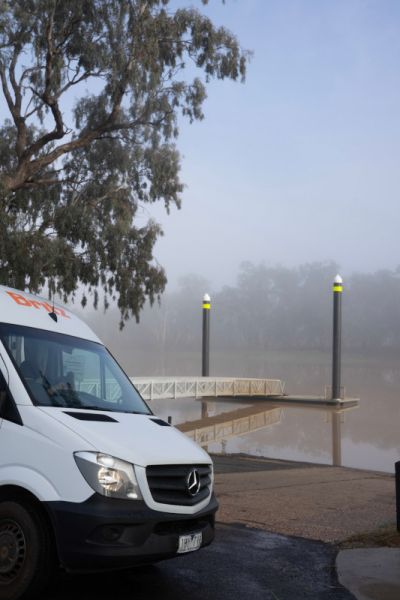 Am Warrego River mit dem Campervan Venturer von Britz Australien