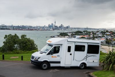Pause am See mit dem Discovery Camper von Britz Neuseeland