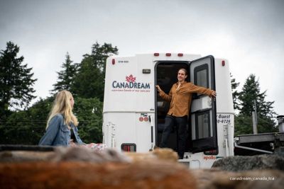 Heckansicht des TCA-Wohnmobils von Canadream Canada 