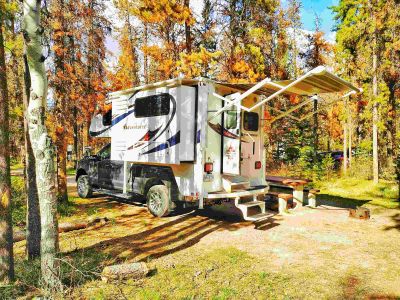 Der Truck Camper Bunk von FraserWay Kanada mit Slide Out