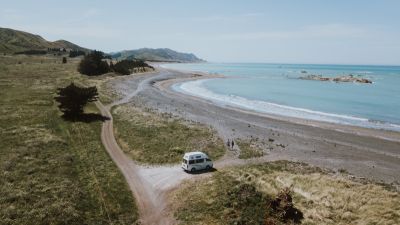 Die Küste entlang mit dem Endeavour von Hippie Neuseeland