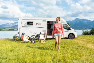Mitten in der Natur mit dem Camper Comfort Standard von McRent Österreich