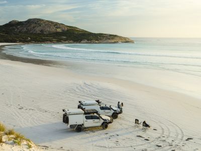 Red Sands Allrad Camper Australien für 2 Personen Sundwoner am Strand