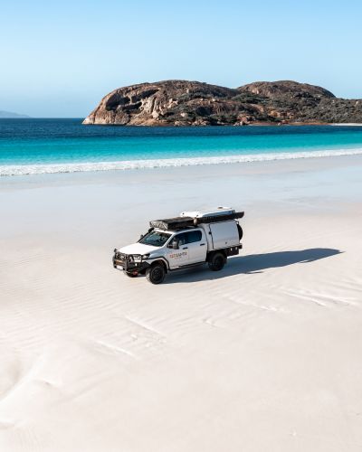 Red Sands Allrad Camper Australien bis 5 Personen am weißen Sandstrand