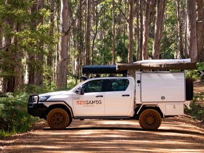Red Sands Allrad Camper Australien bis 5 Personen Seitenansicht