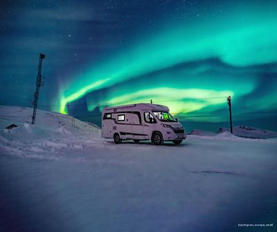 Unter Polarlichtern mit dem SMALL von Touring Cars Norwegen