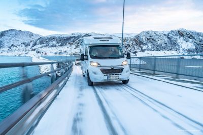 Im Schnee mit dem SMALL von Touring Cars Norwegen