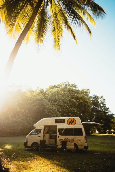 Unter Palmen mit dem Travellers Autobarn HI 5 Campervan Australien